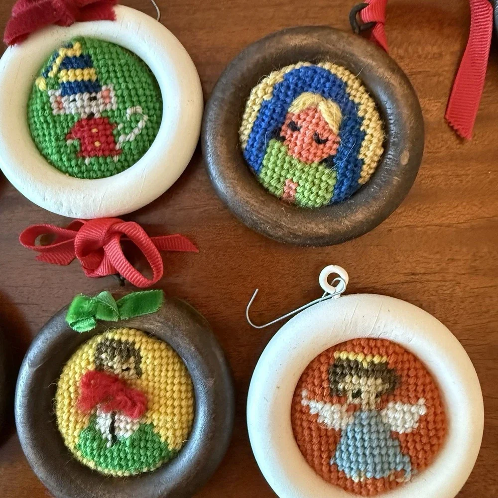 17 Pc Vintage‎ Christmas Ornaments Needlepoint Handmade Round Frame Santa Candle
